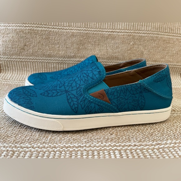 Olukai Women. Size: 7.5 Color: Teal - Picture 7 of 12